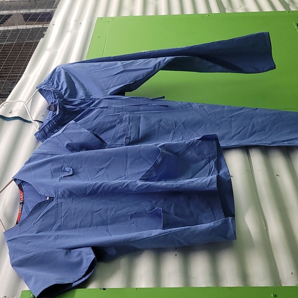 Woman's scrubs